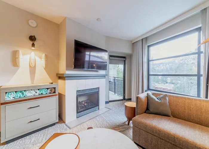 Luxury 2 Bedroom Penthouse With Stunning Views!